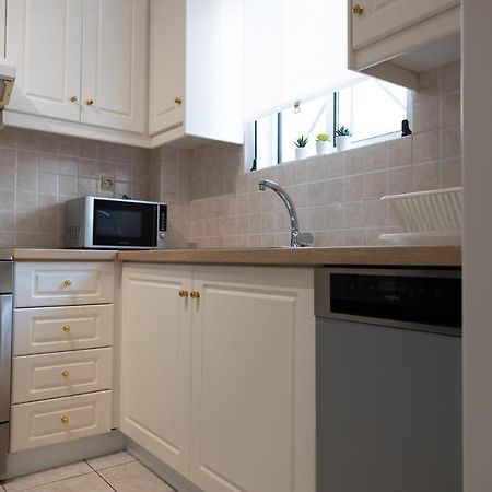 Spacious Apartment Close To The Sea And The City Center Athena Bagian luar foto