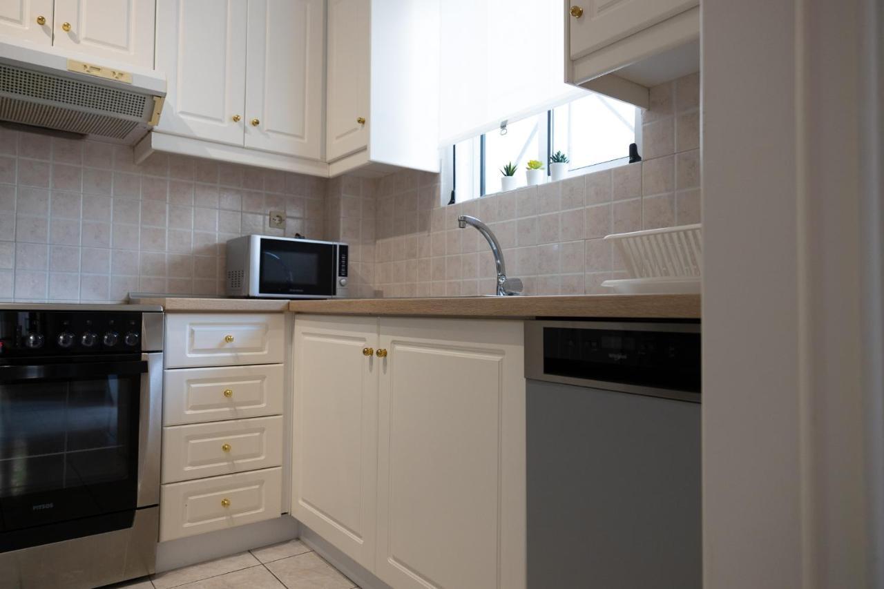 Spacious Apartment Close To The Sea And The City Center Athena Bagian luar foto