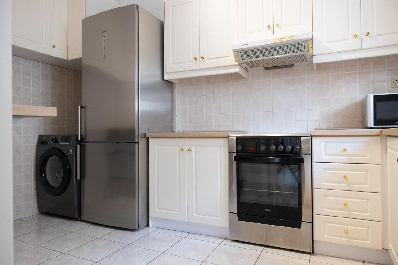 Spacious Apartment Close To The Sea And The City Center Athena Bagian luar foto