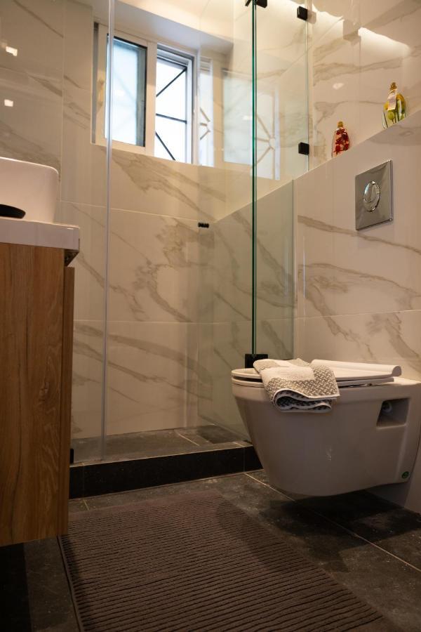 Spacious Apartment Close To The Sea And The City Center Athena Bagian luar foto